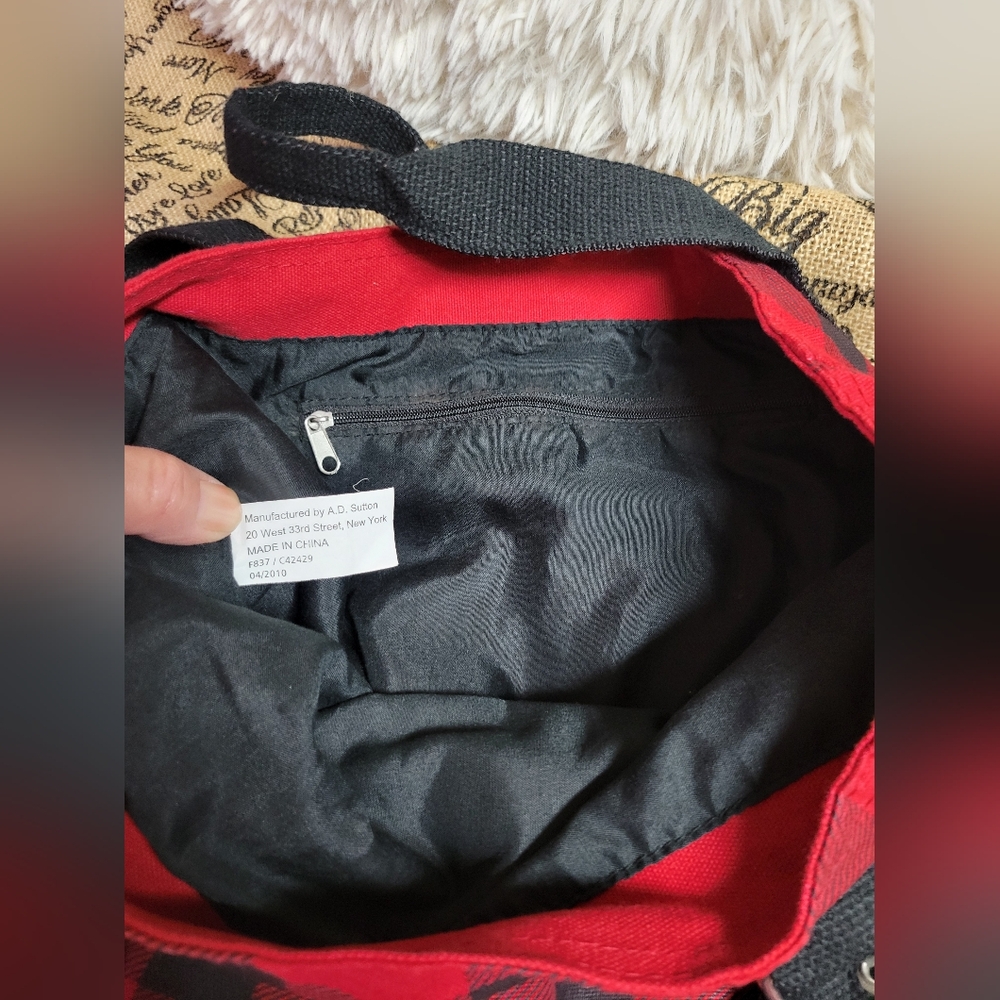 High trails equipment red black buffalo plaid shoulder bag - Picture 7 of 9